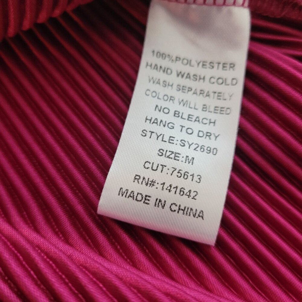 SHE + SKY Magenta Pleated Button Down Long Sleeve Blouse Size M - Picture 4 of 6